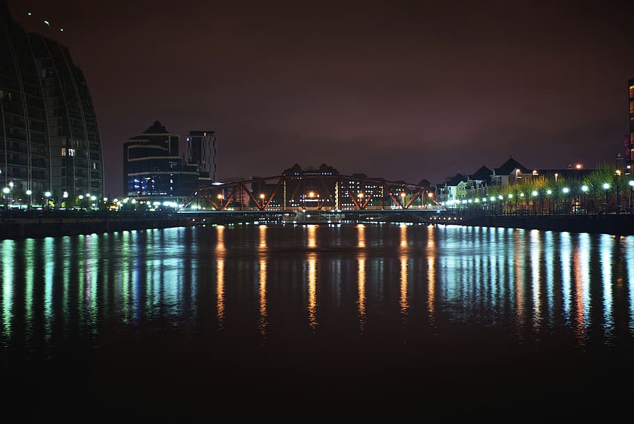 Salford, United Kingdom, Salford Quays, Manchester, - Street Light , HD Wallpaper & Backgrounds