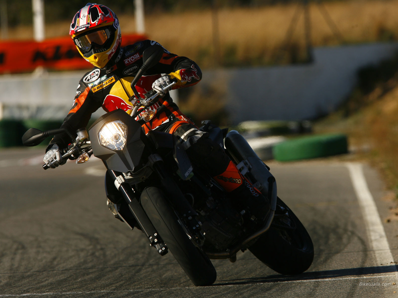 Bike Pics And Wallpapers - Ktm 690 Sm , HD Wallpaper & Backgrounds