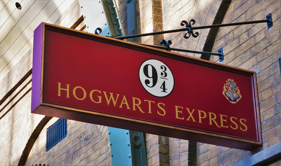 Platform 9 3/4 Hogwarts Express Signage, Harry Potter, - Harry Potter 9 3 4 Wallpaper Hd , HD Wallpaper & Backgrounds
