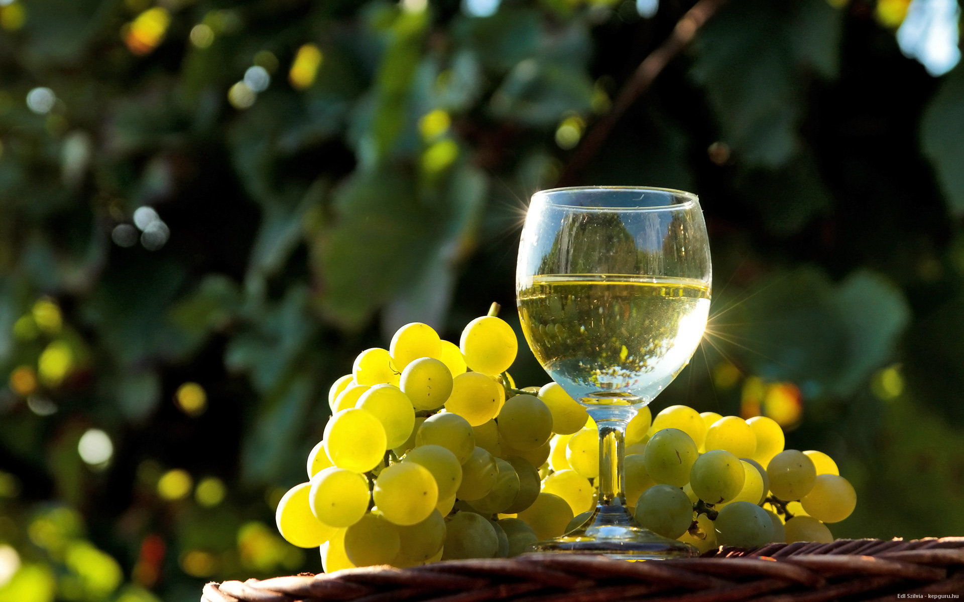 Awesome Wine Free Wallpaper Id - White Wine , HD Wallpaper & Backgrounds