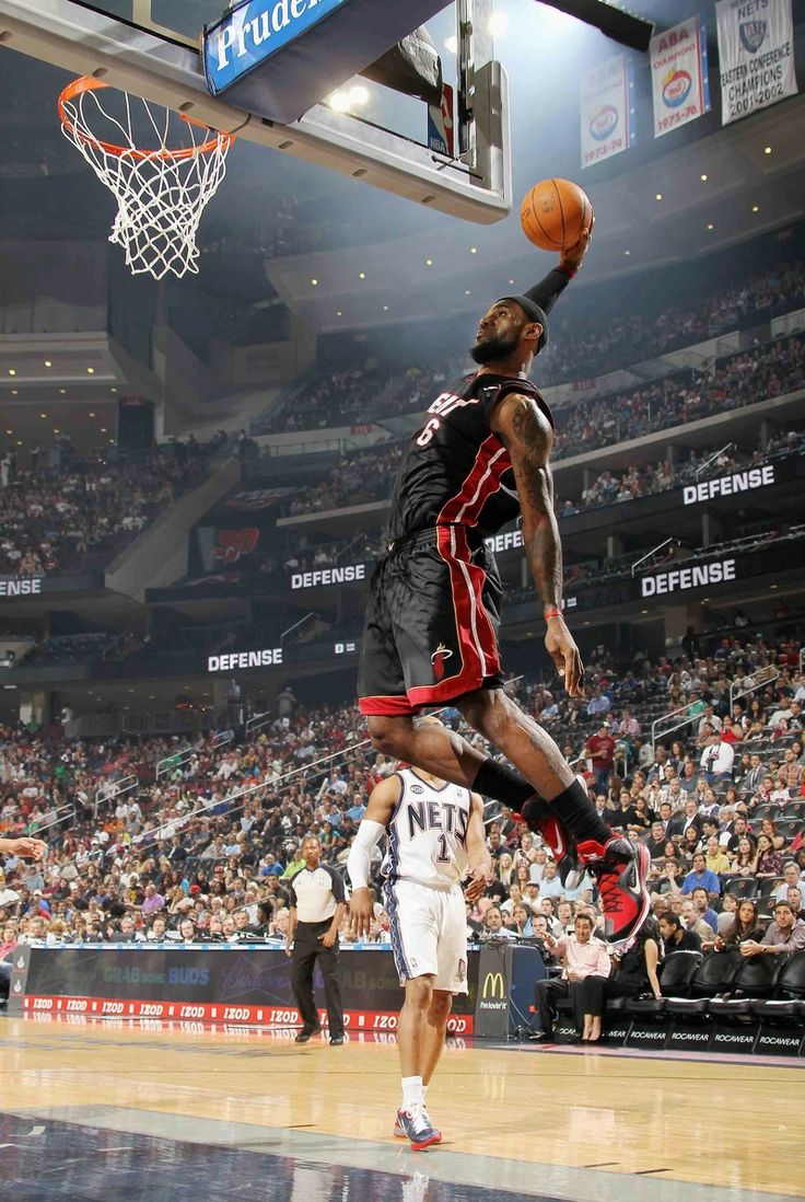 Lebron James Heat Wallpaper Dunking - Basketball Dunk Lebron James , HD Wallpaper & Backgrounds