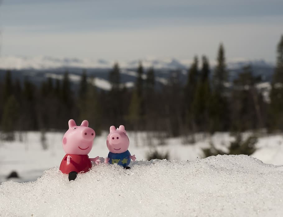 Peppa Pig, Toy, Figure, Cute, Nature, View, Snow, Winter, - Hd Wallpaper Of Pepa Pig , HD Wallpaper & Backgrounds