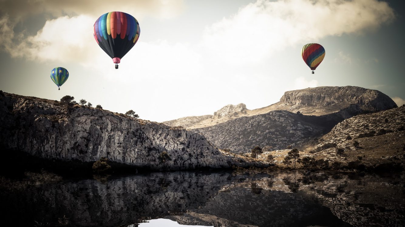 4k Trip With A Hot Air Balloon Wallpaper For Desktop - Kichai Tails , HD Wallpaper & Backgrounds
