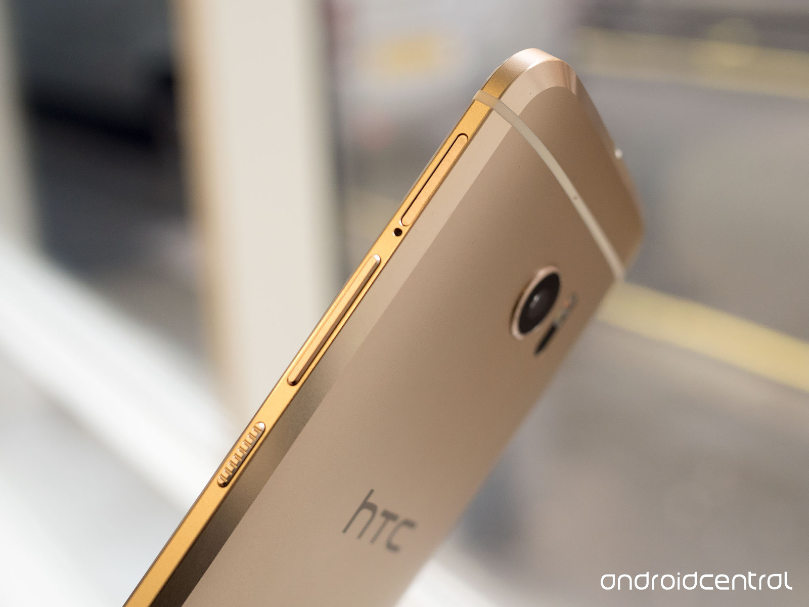 Htc 10 Preview - Htc 10 Gold Vs Black , HD Wallpaper & Backgrounds