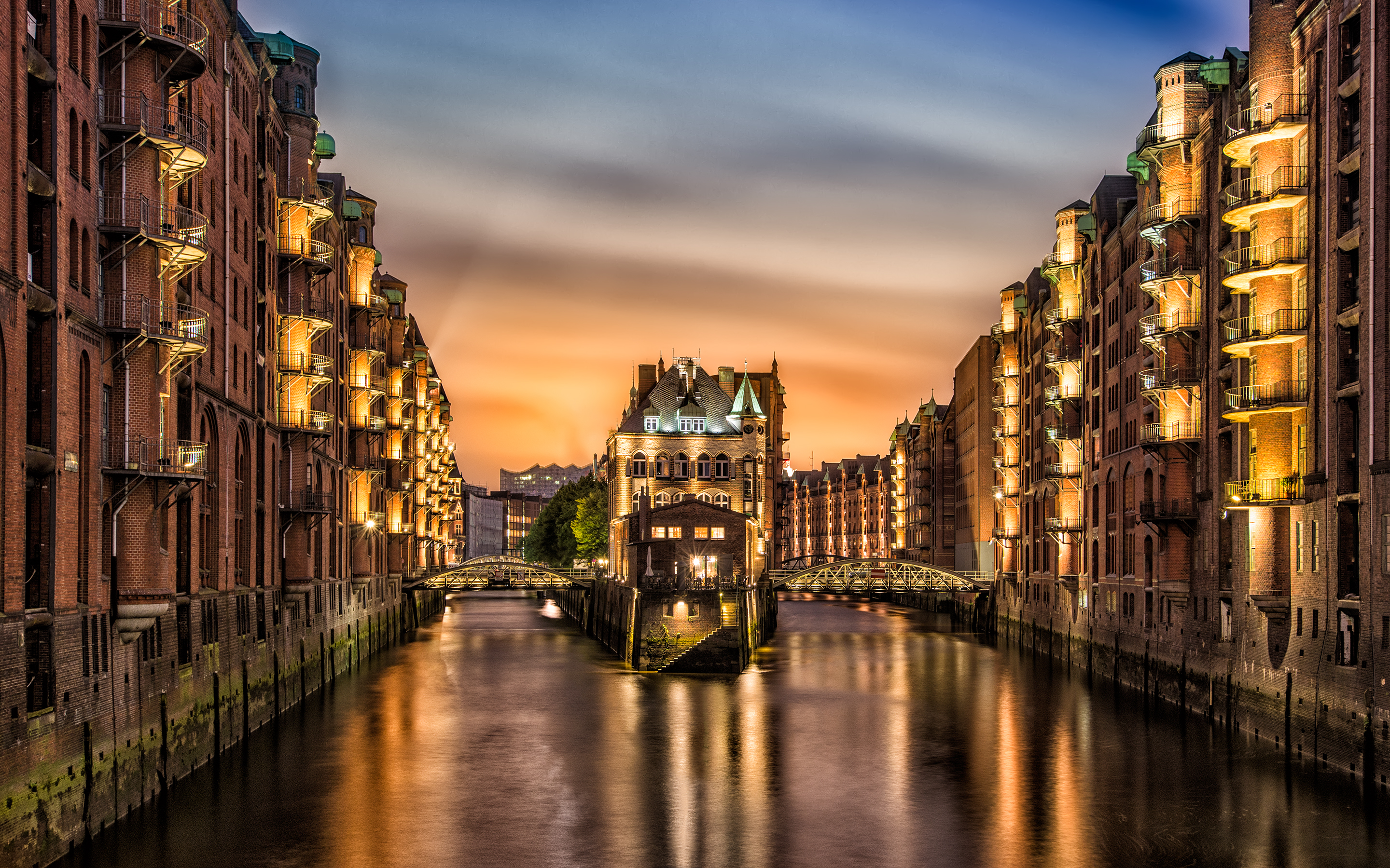 Download Macbook Pro Retina 15 Windows 10 Hd Wallpaper - Hamburg Amazing , HD Wallpaper & Backgrounds