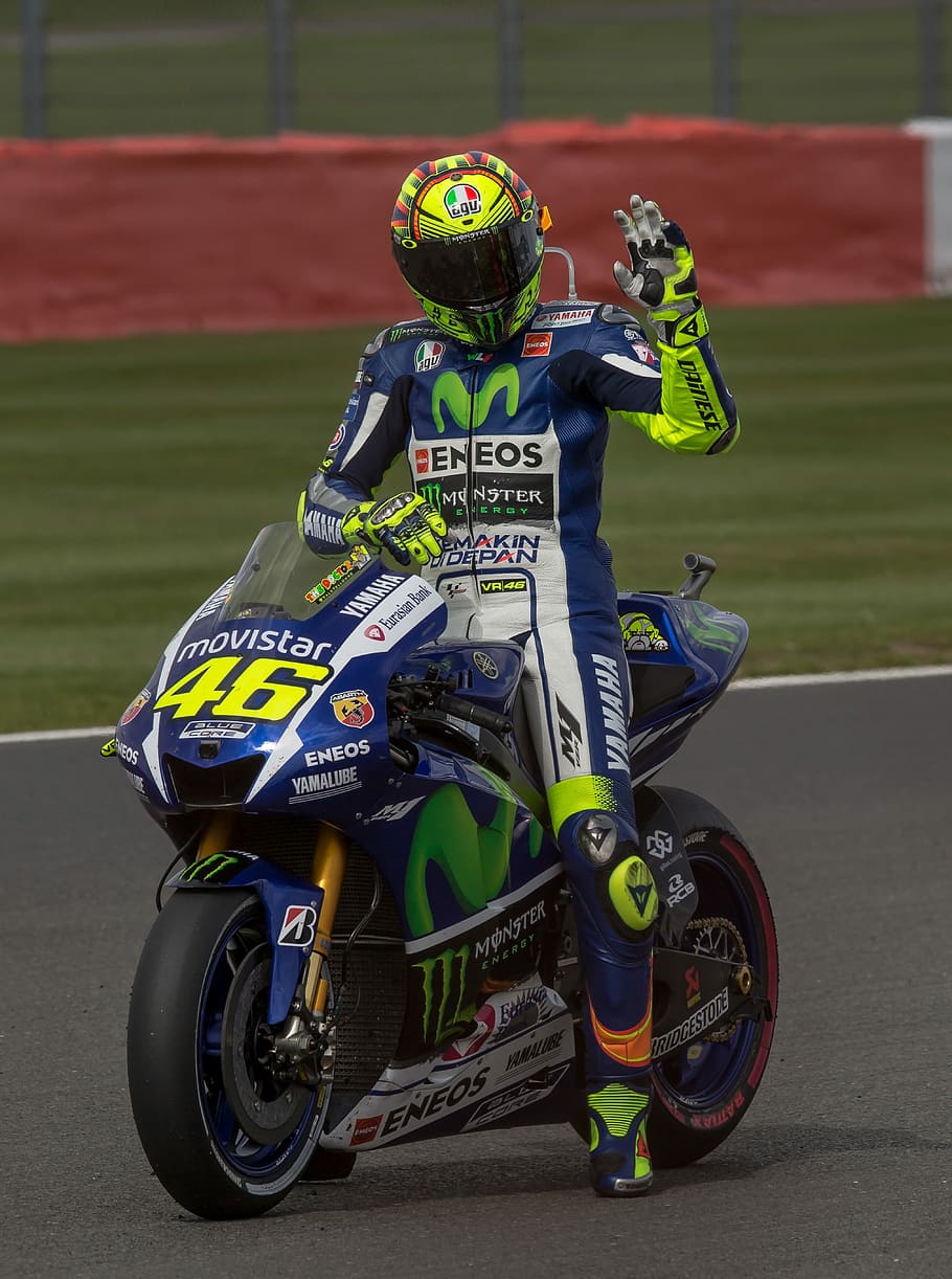 Man Riding On Blue Sport Bike, Valentino Rossi, Motorcycle, - Valentino Rossi , HD Wallpaper & Backgrounds