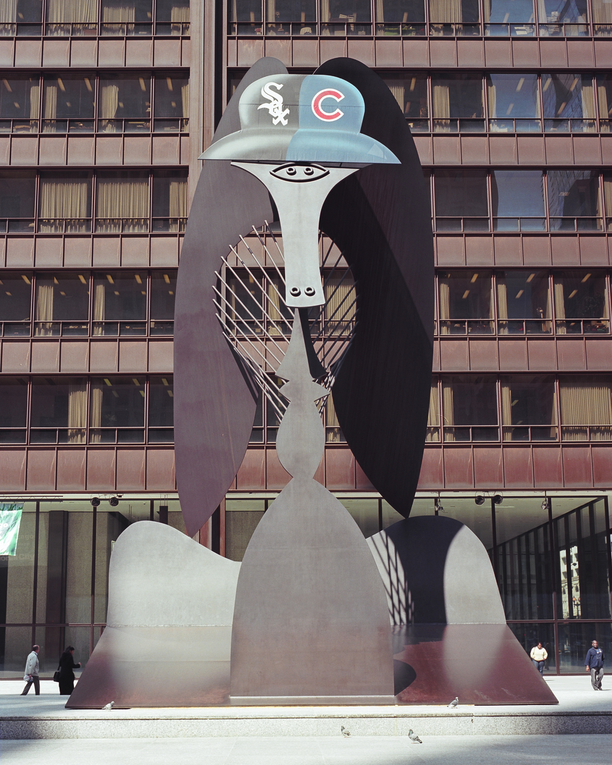 Free Wallpaper Picasso Sculpture With Chicago Cubs - Commercial Building , HD Wallpaper & Backgrounds