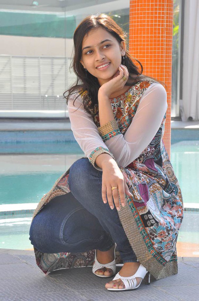 Sri Divya Hot Back , HD Wallpaper & Backgrounds