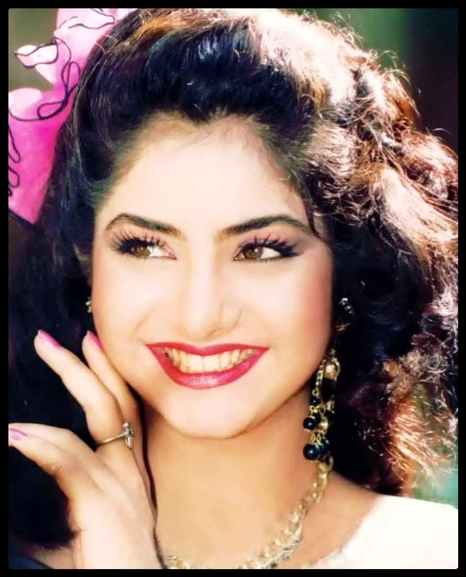 Divya Bharti , HD Wallpaper & Backgrounds