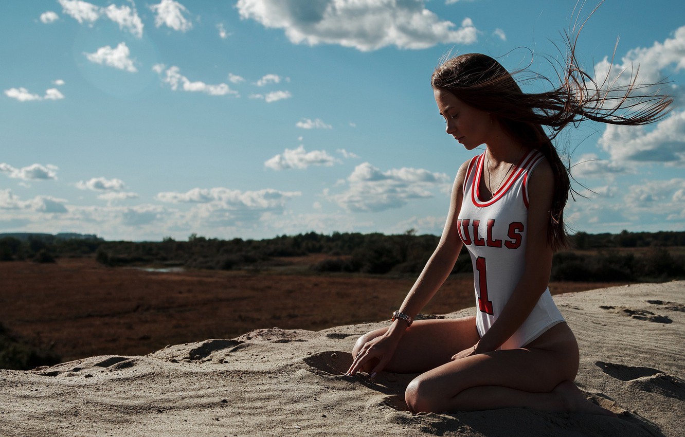 Photo Wallpaper Girl, Clouds, Chicago Bulls, Sand - Chicago Bulls Girl , HD Wallpaper & Backgrounds