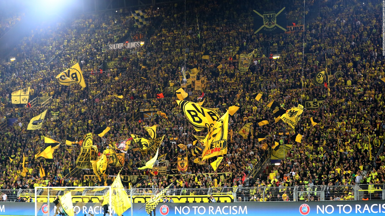 How 'yellow Wall' Boosts Soccer Stars - Borussia Dortmund Stadium Fans , HD Wallpaper & Backgrounds