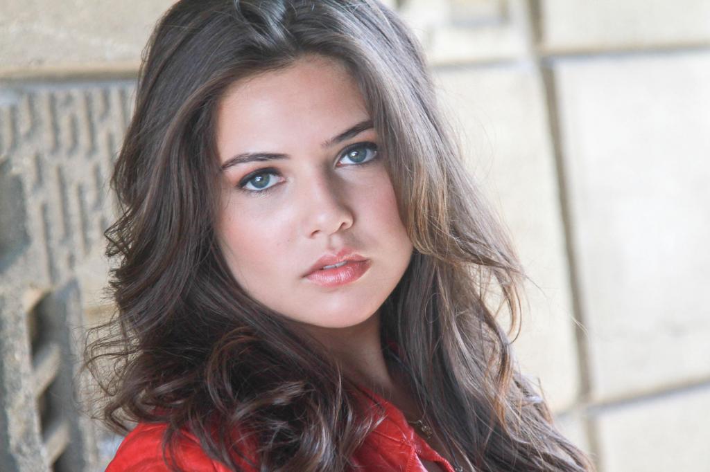 Danielle Campbell And Niall Horan - Danielle Campbell , HD Wallpaper & Backgrounds