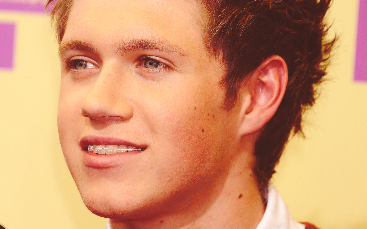 Niall Horan 2013 And Make This Wallpaper For Your Desktop, - Niall Horan Con Brackets , HD Wallpaper & Backgrounds