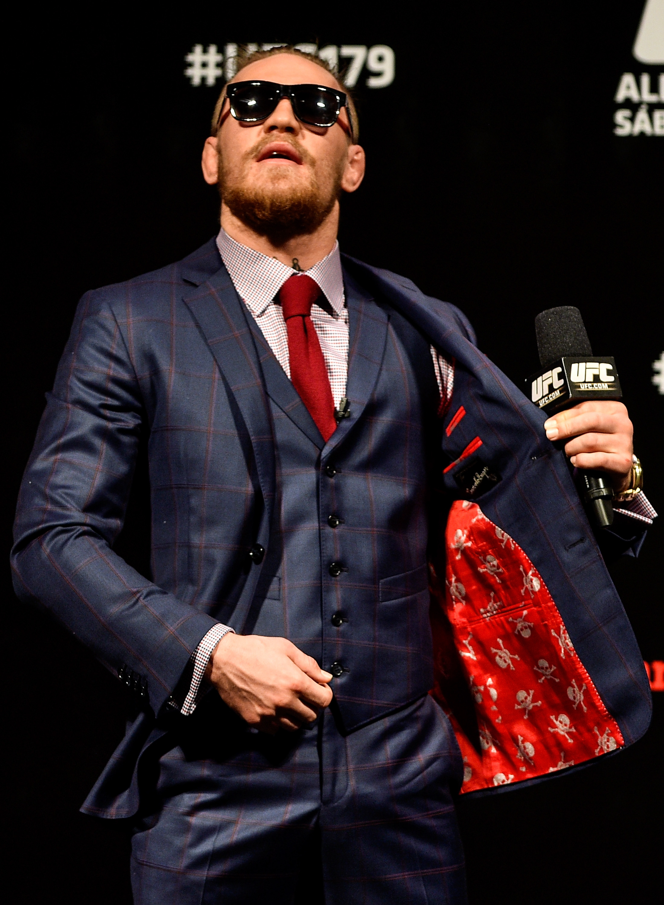 Beat Up By A Girl - Conor Mcgregor Suit Navy , HD Wallpaper & Backgrounds