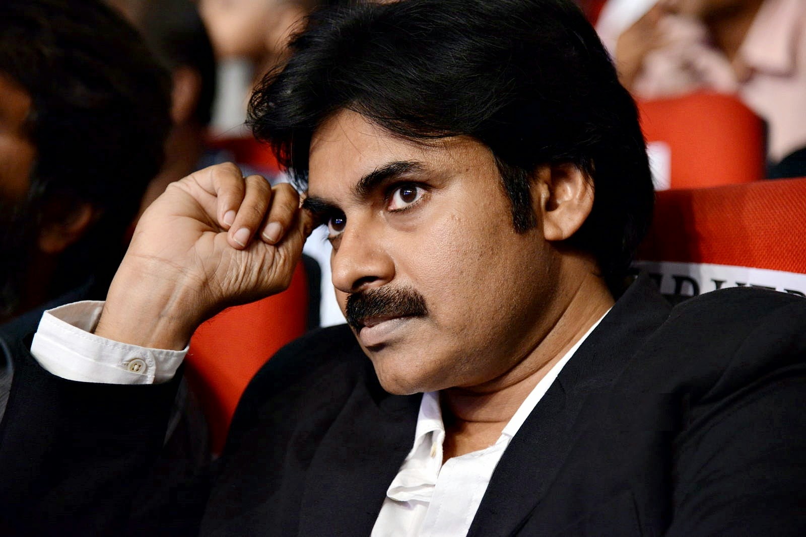 Pawan Kalyan Live Wallpapers - Pawan Kalyan In Attarintiki Daredi Audio Launch , HD Wallpaper & Backgrounds