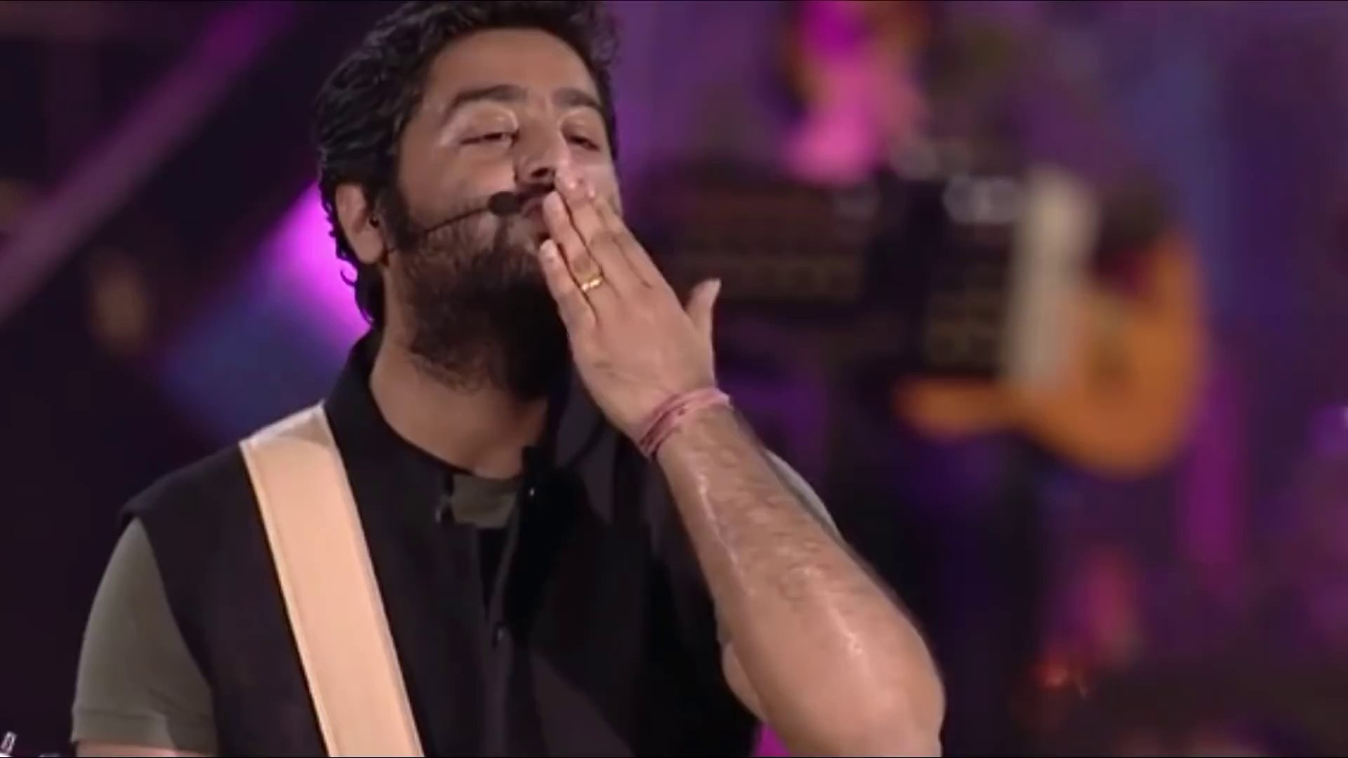 Hawayein Live ¦ Arijit Singh ¦ Mtv India Tour 2018 - Singing , HD Wallpaper & Backgrounds