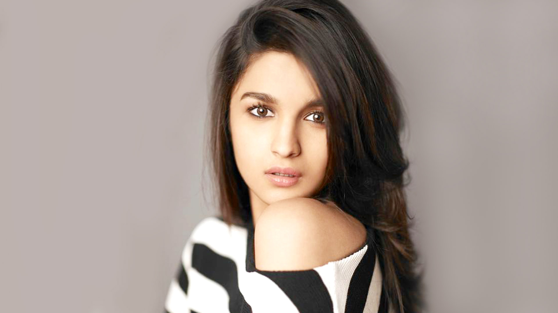 Download In - Alia Bhatt Hd 1080 , HD Wallpaper & Backgrounds