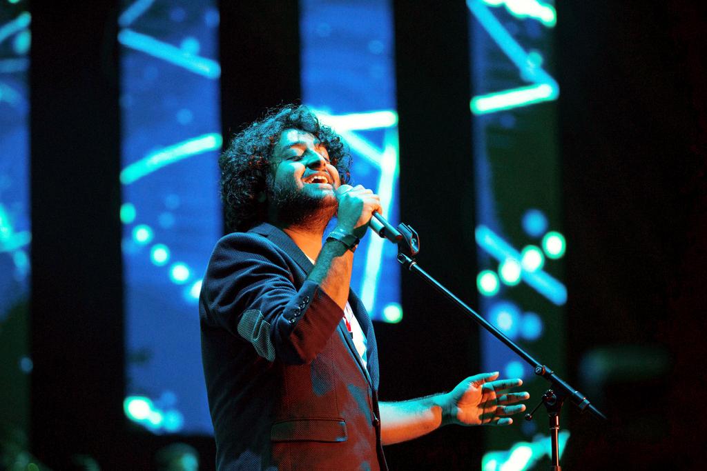 Arijit Singh's Hard Rock Cafe Show Is Sure To Feature - Singing , HD Wallpaper & Backgrounds
