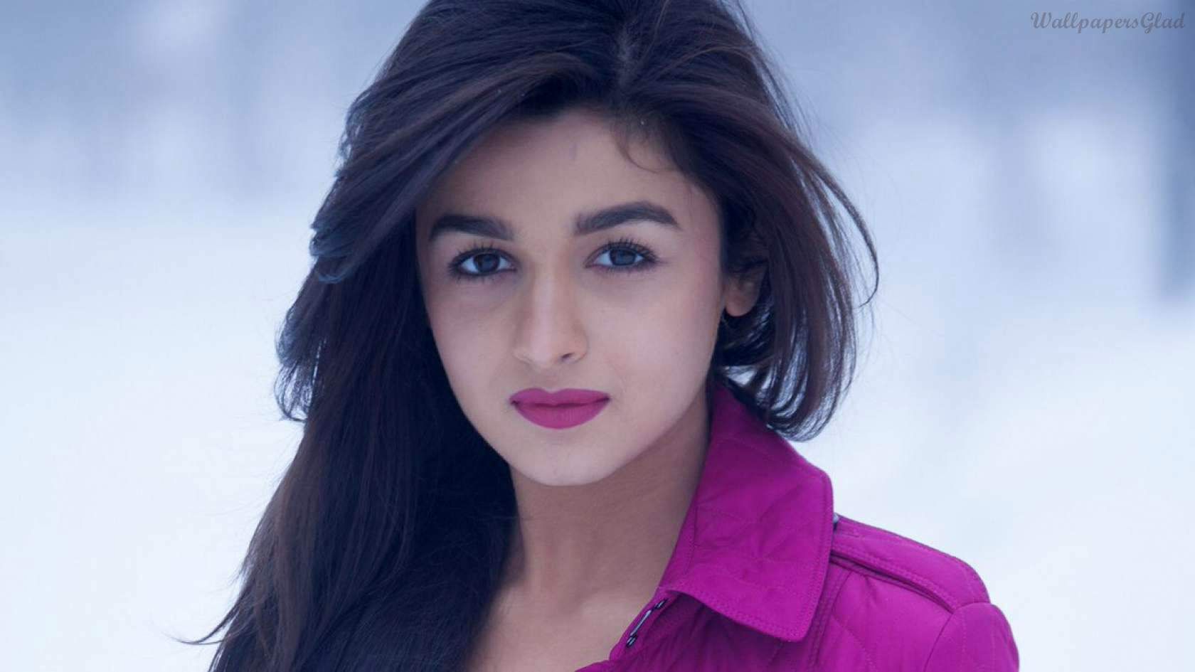 Beautiful Alia Bhatt Student Of The Year Still Hd Image - Age Of Alia Bhatt , HD Wallpaper & Backgrounds