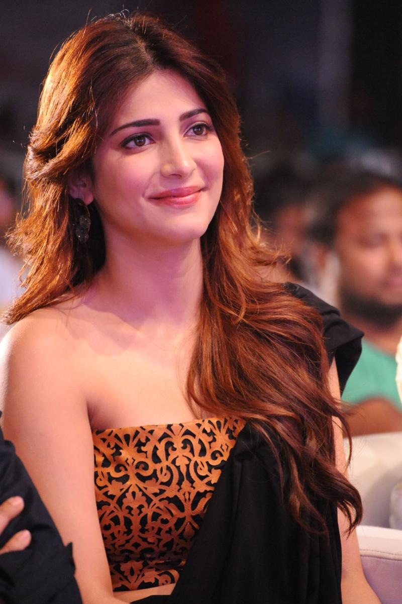 Shruti Hassan Pics, Ij56 Collection - Shruti Hassan Cute Smile , HD Wallpaper & Backgrounds