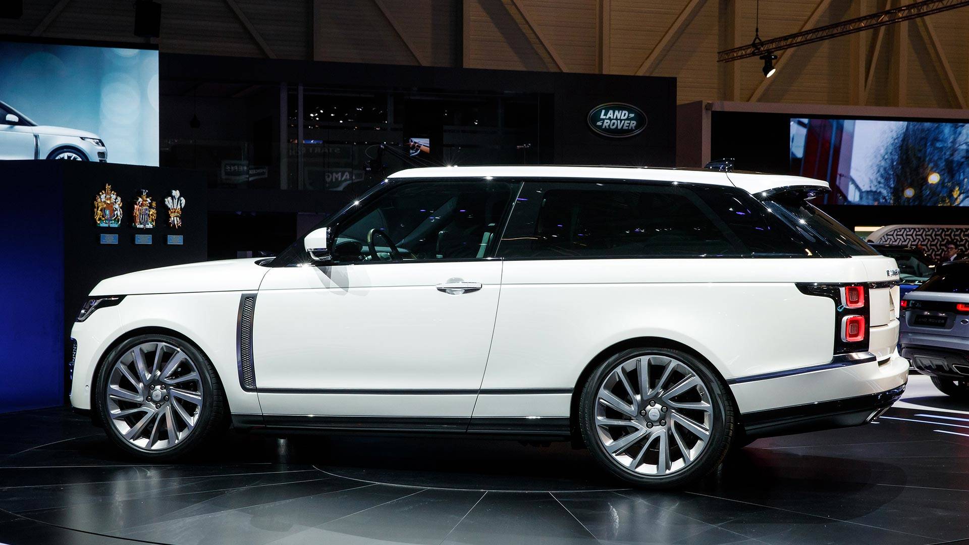 2019 Range Rover Sv Coupe - Range Rover Sv Coupe , HD Wallpaper & Backgrounds
