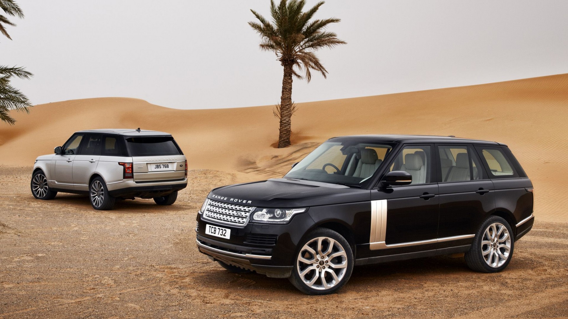 Beautiful 2015 Range Rover Wallpaper - Range Rover In Dubai , HD Wallpaper & Backgrounds