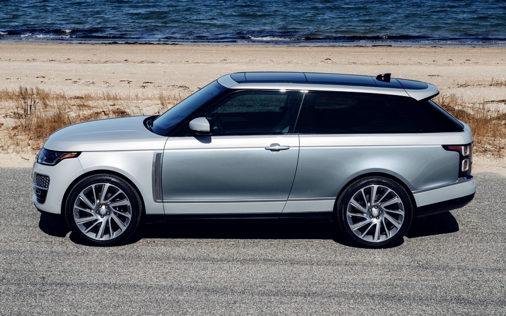 New 2019 Range Rover Sv Coupe Side Hd Wallpapers - Range Rover Sv Coupe , HD Wallpaper & Backgrounds