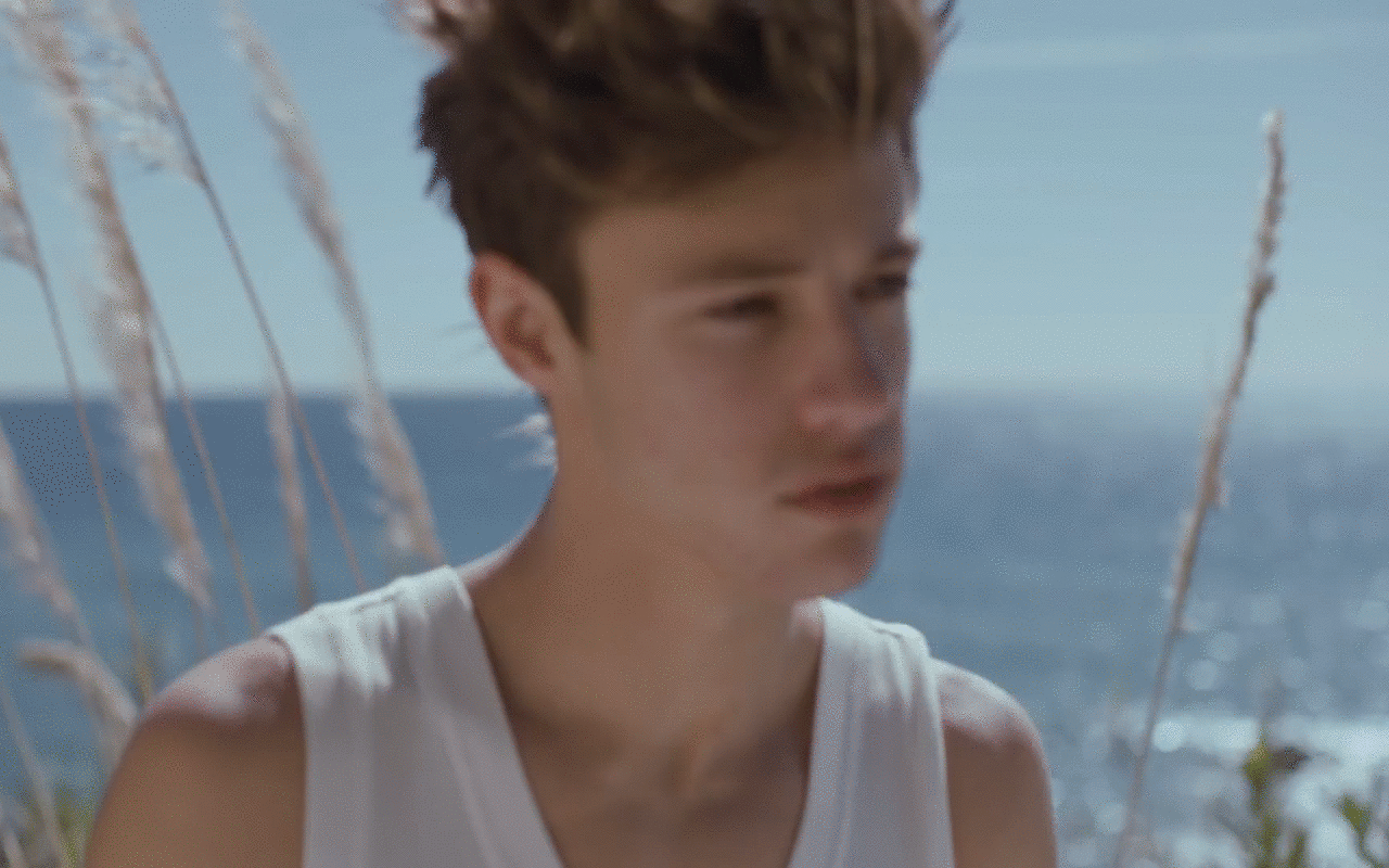 Animated Gif Cameron Dallas, Share Or Download - Vacation , HD Wallpaper & Backgrounds