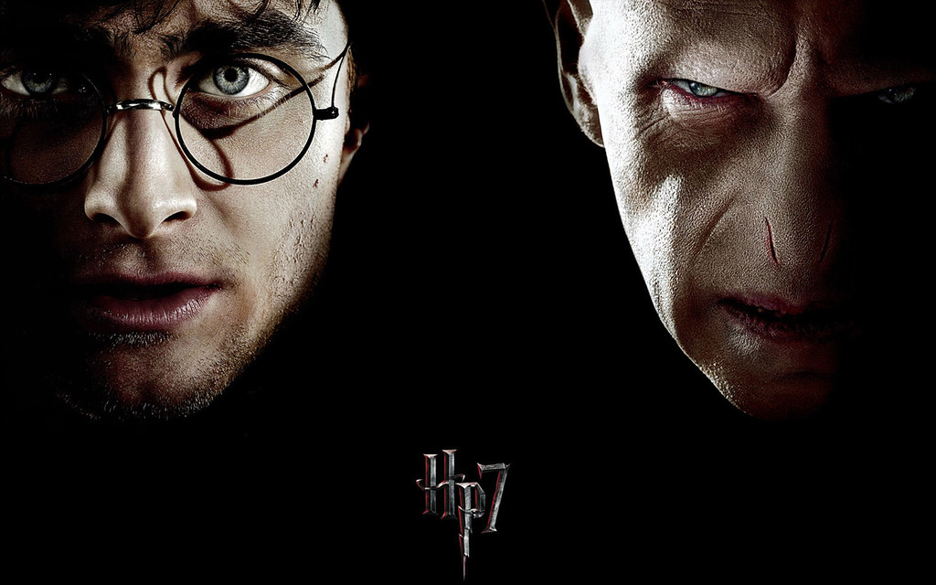 Harry Potter And The Deathly Hallows - Harry Potter Wallpaper Voldemort , HD Wallpaper & Backgrounds