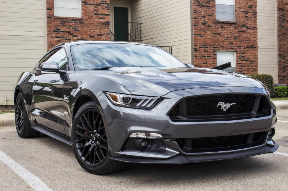 Ford Mustang, Car, House Wallpaper - Ford Mustang With House , HD Wallpaper & Backgrounds