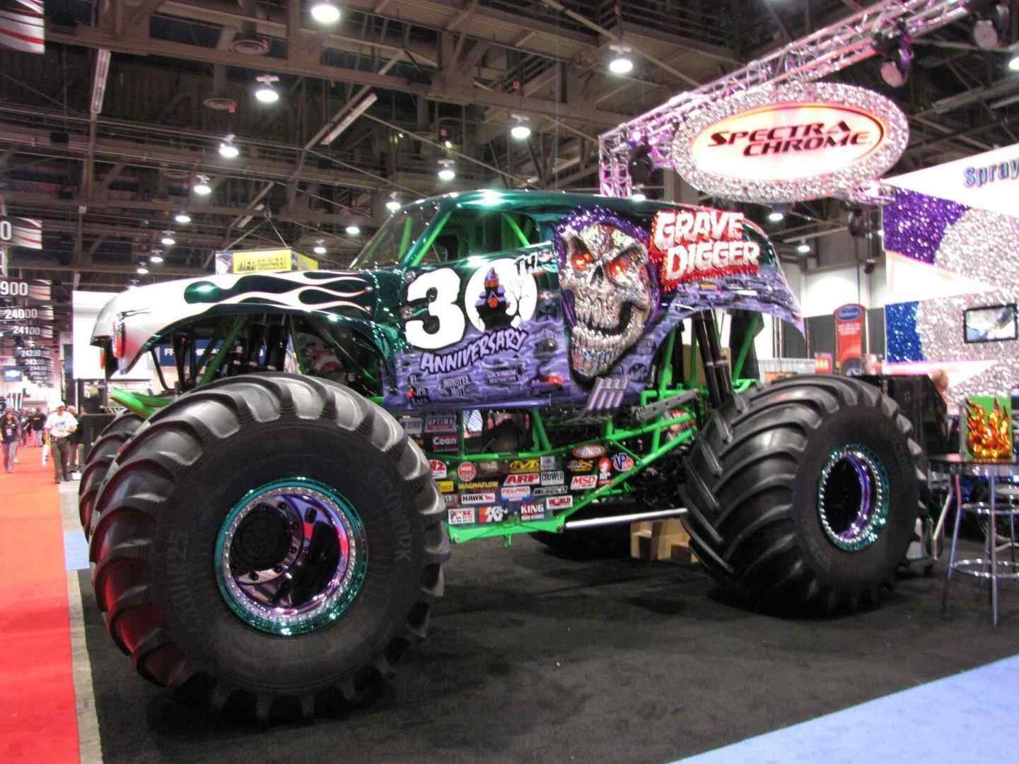 Grave Digger Monster Truck Wallpaper Cave Rhpinterestcom - Monster Trucks Grave Digger 20 , HD Wallpaper & Backgrounds