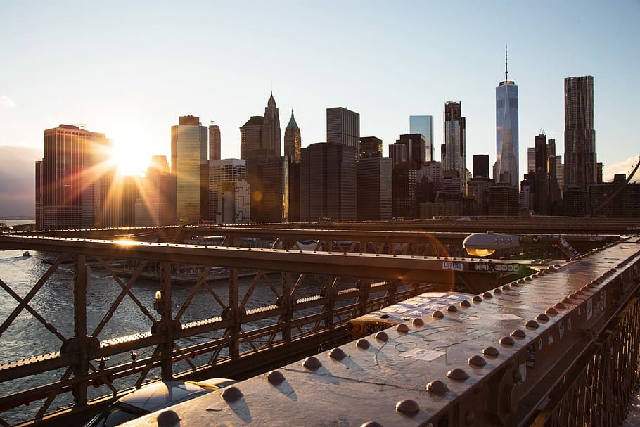 Gray Metal Bridge Over Sunny Morning, New York Skyscraper, - New York City , HD Wallpaper & Backgrounds