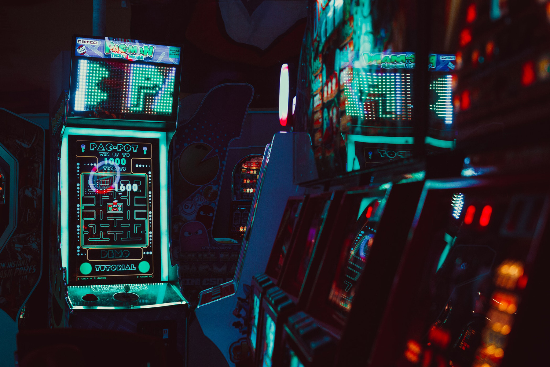 Retro Gaming Wallpaper 4k , HD Wallpaper & Backgrounds