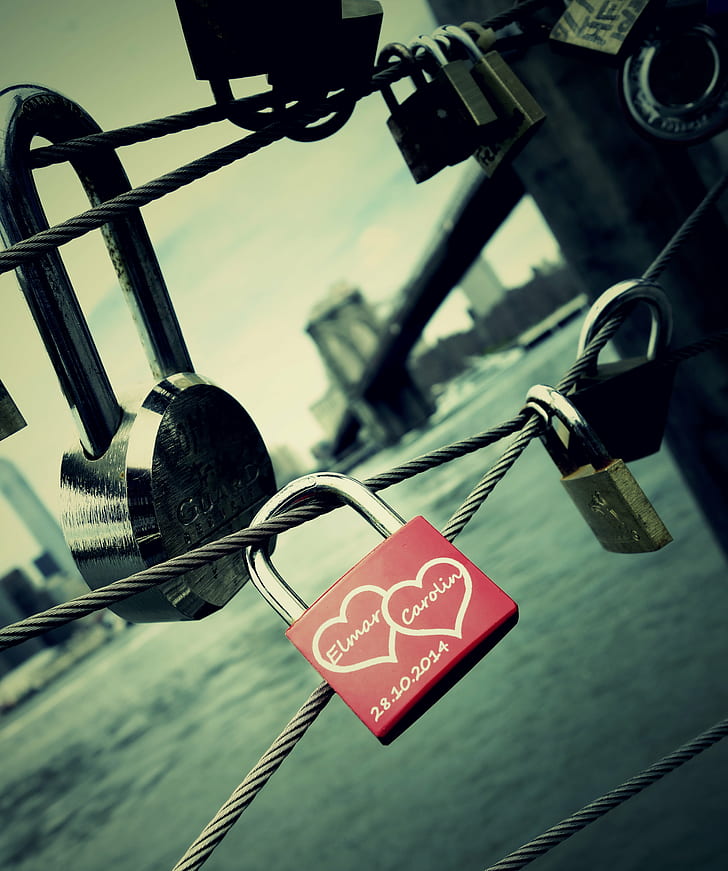 Shallow Focus Photography Of Red Padlock, Love Lock, - Love Lock , HD Wallpaper & Backgrounds