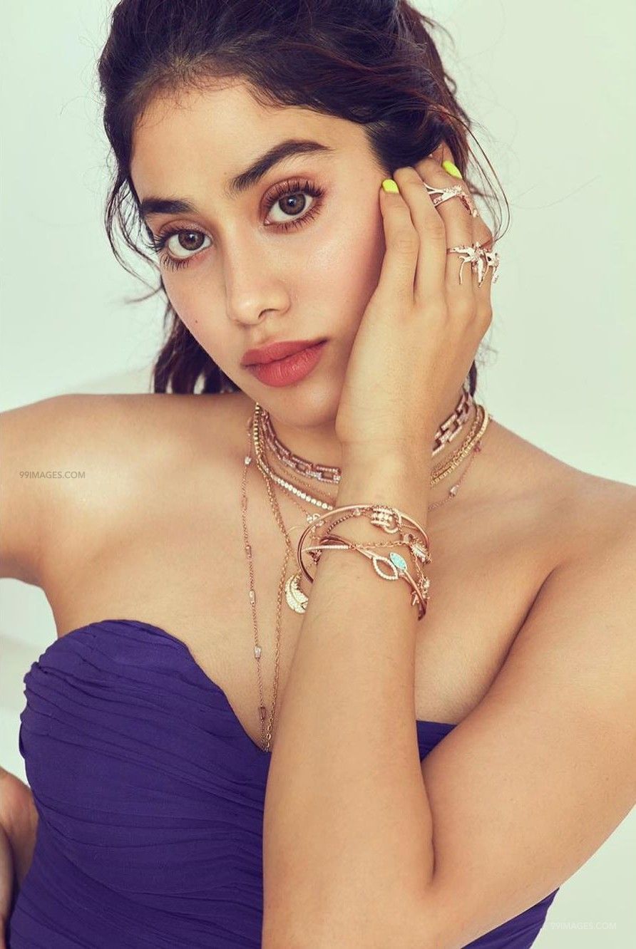 Janhvi Kapoor Hot Hd Photos & Mobile Wallpapers (58897) - Vijay Devarakonda And Ananya Pandey Movie , HD Wallpaper & Backgrounds