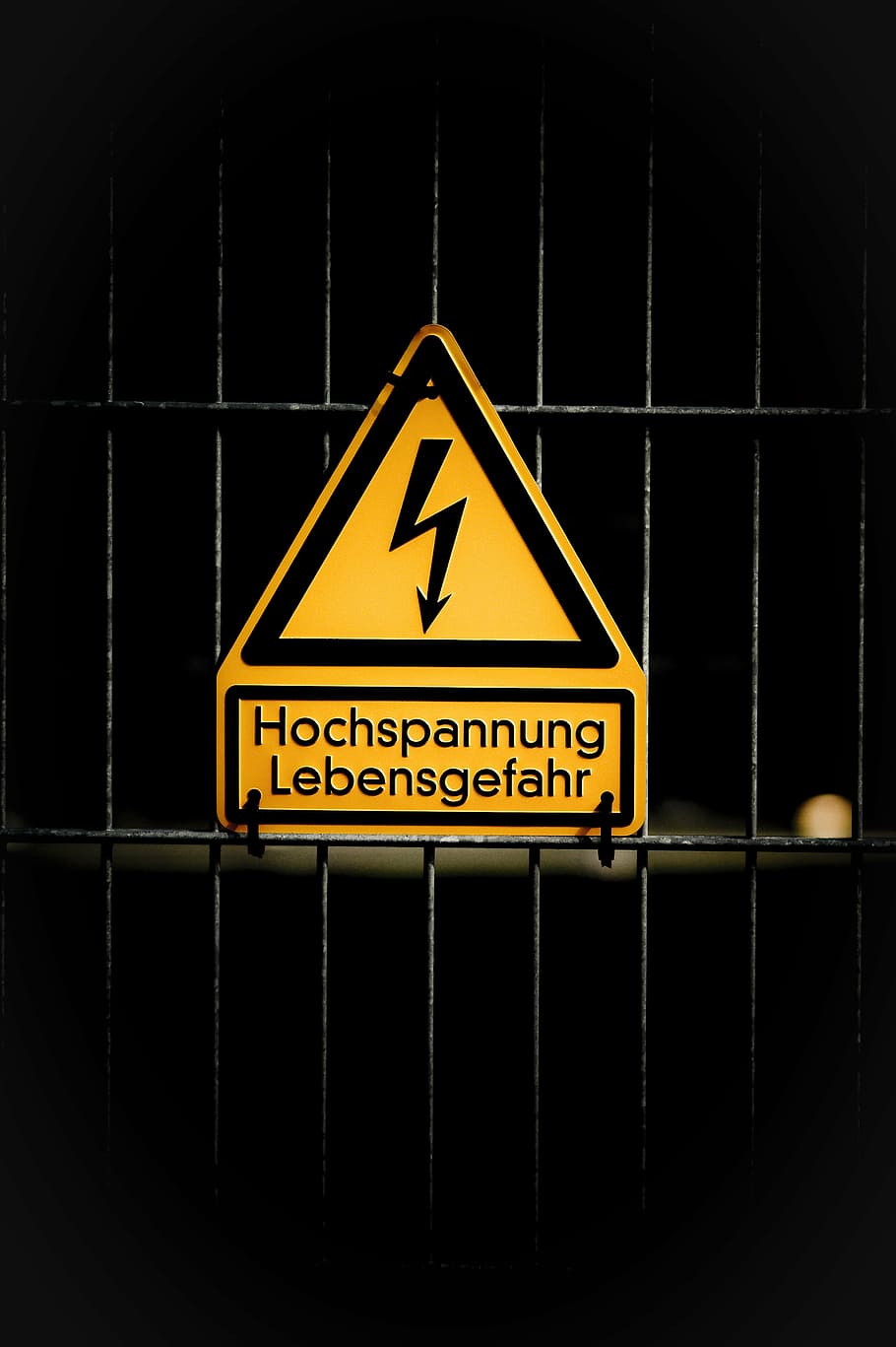 High Voltage, Danger Of Death, Warning, Current, Yellow, - Danger Warning , HD Wallpaper & Backgrounds
