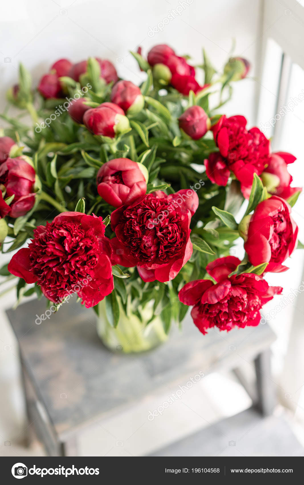 Lovely Flowers In Glass Vase - Bouquet De Pivoines Rouges , HD Wallpaper & Backgrounds