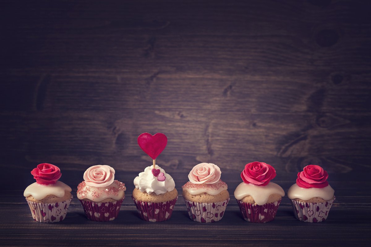 Valentine's Day Cupcakes , HD Wallpaper & Backgrounds