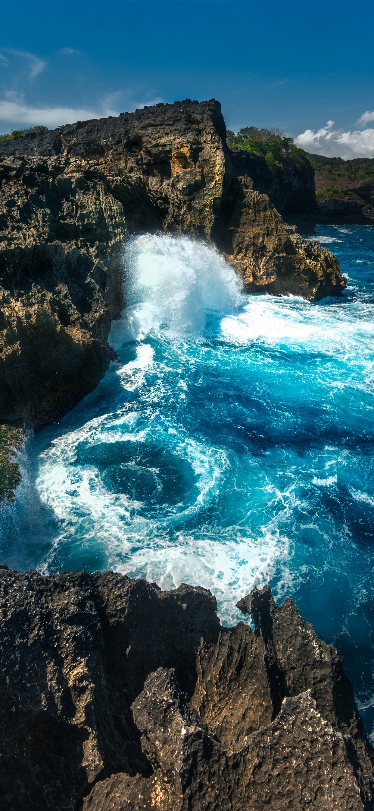Iphone Wallpaper Water Splash, Rocks, Sea, Nusa Penida - Cliff , HD Wallpaper & Backgrounds