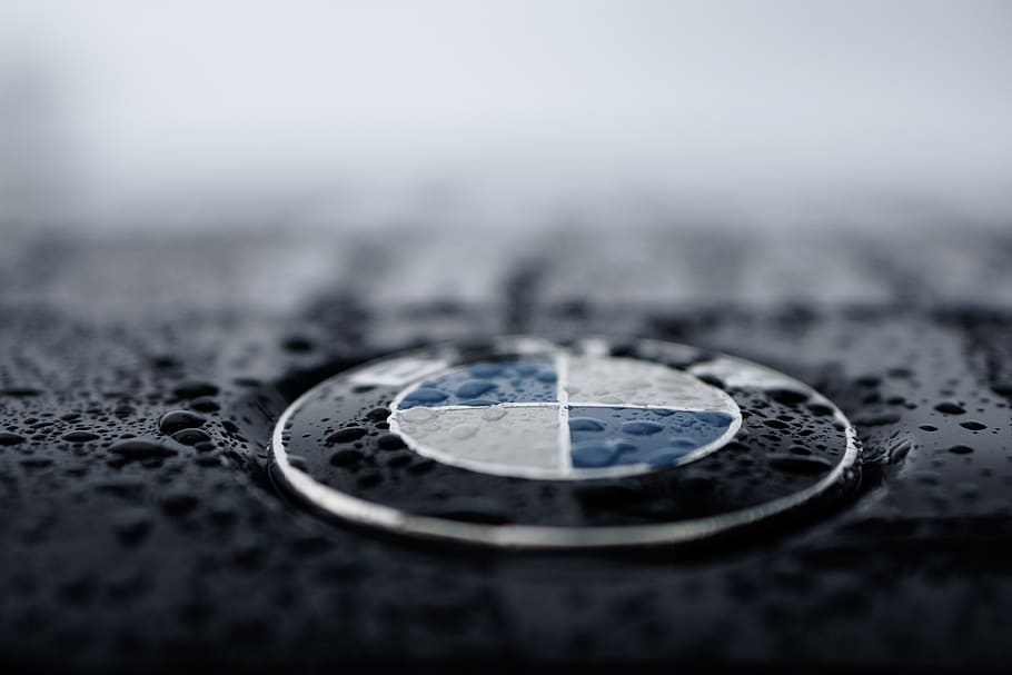 Shallow Focus Photo Bmw Logo, Symbol, Trademark, Grey, - Bmw Logo Wallpaper 4k , HD Wallpaper & Backgrounds