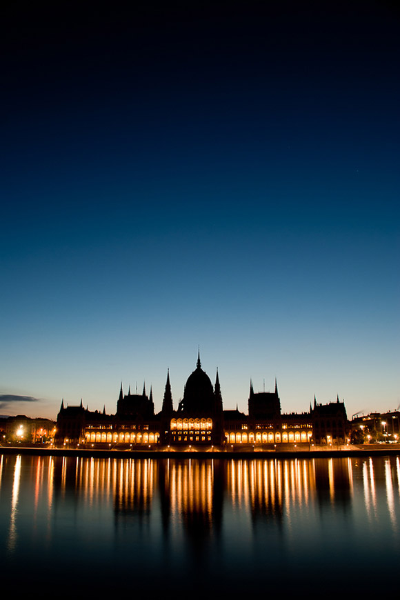 Awesome Retina Display Wallpapers For Iphone - Hungarian Parliament Building , HD Wallpaper & Backgrounds