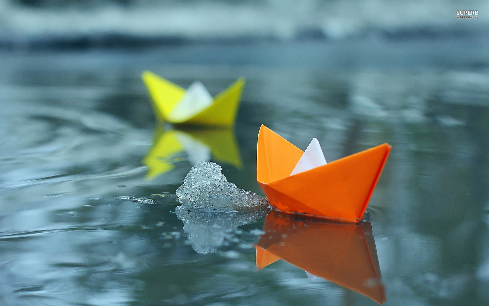 Awesome Paper Boat Wallpaper - Origami Boat On Water , HD Wallpaper & Backgrounds