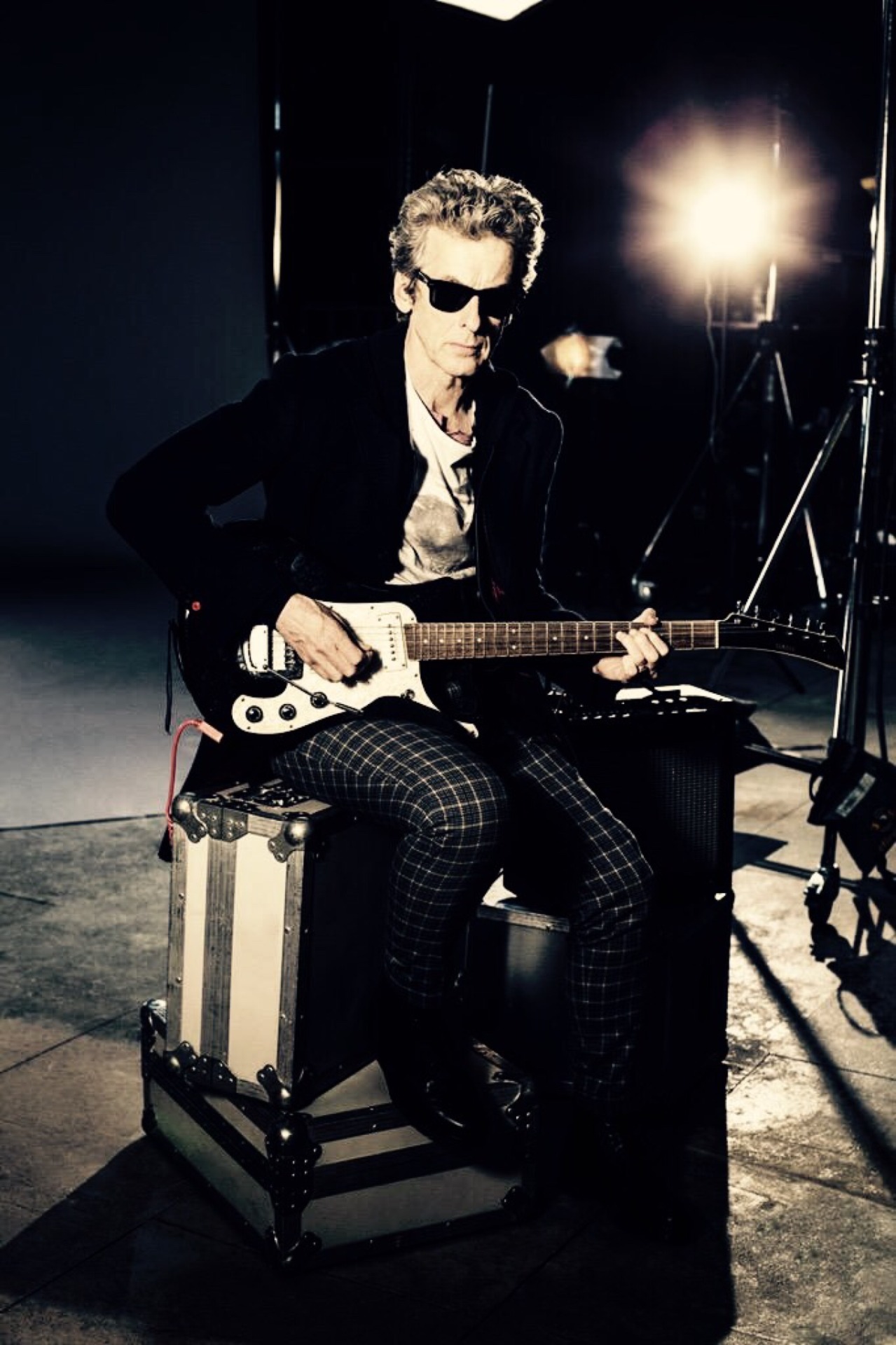 12th Doctor With Guitar , HD Wallpaper & Backgrounds
