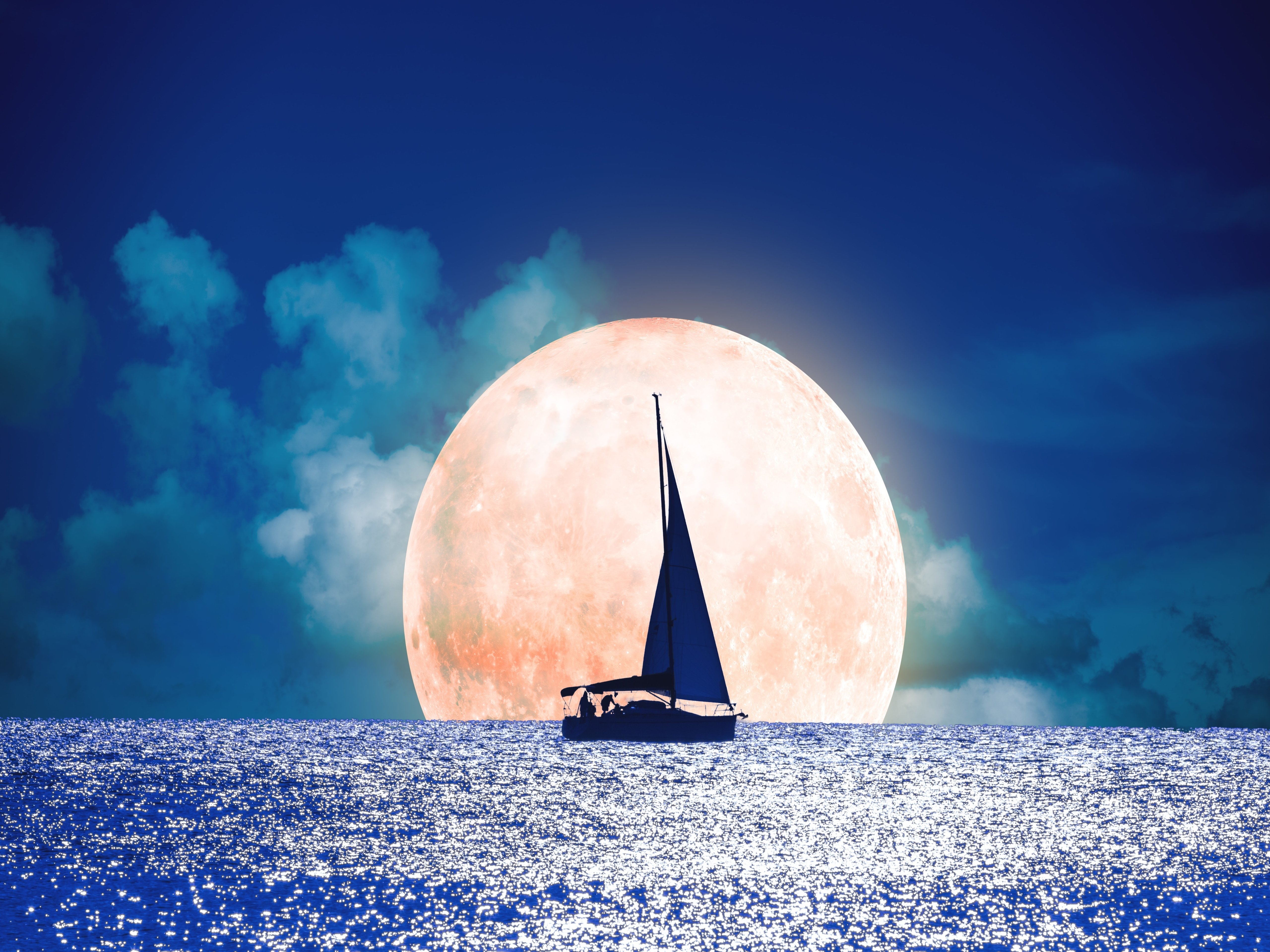 Silhouette Of A Boat With Full Moon On The Ocean Wallpaper - Moon On Ocean , HD Wallpaper & Backgrounds
