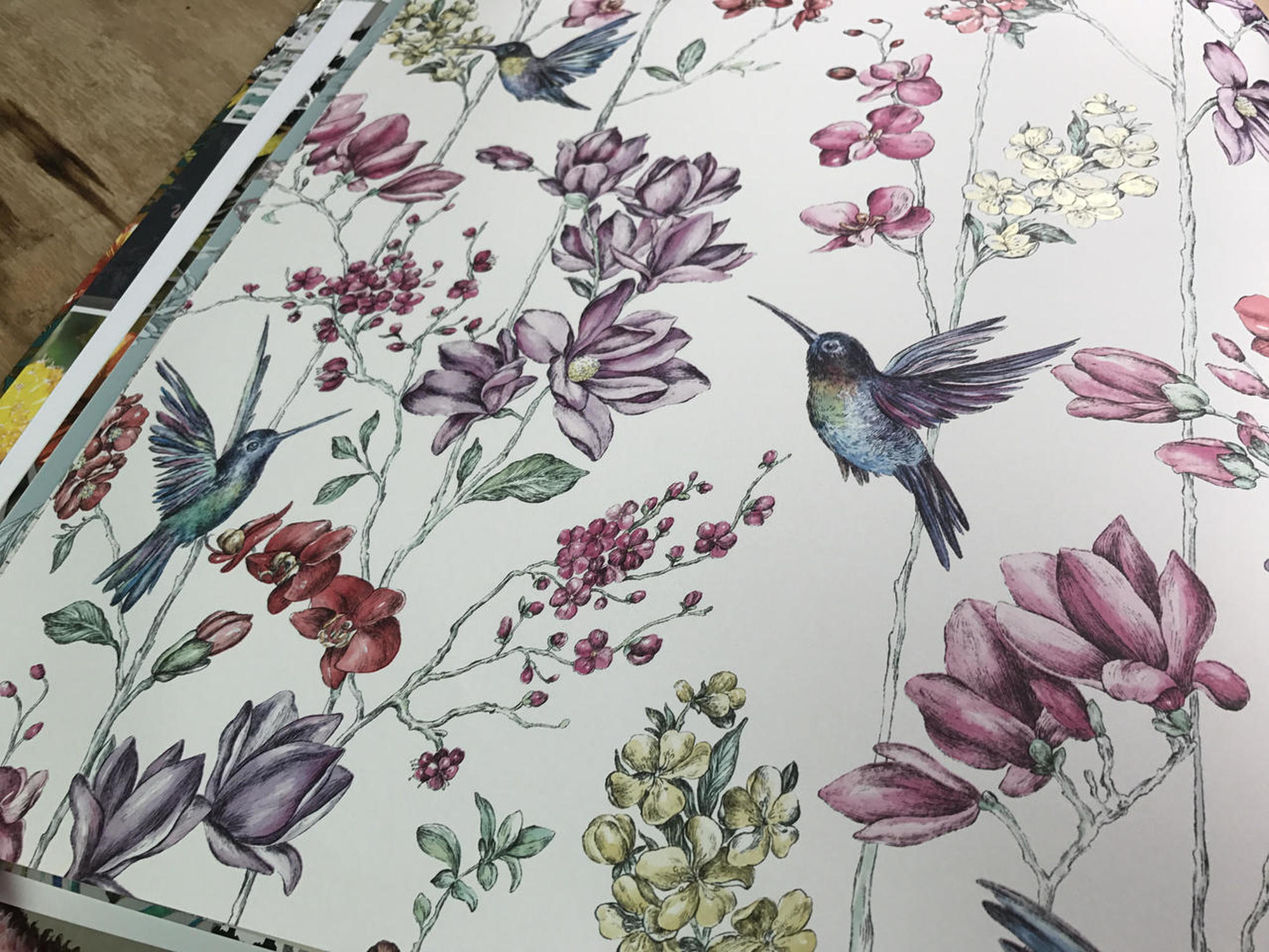 Holden Floral Charm Hummingbird Wallpaper White 12390 - Motif , HD Wallpaper & Backgrounds