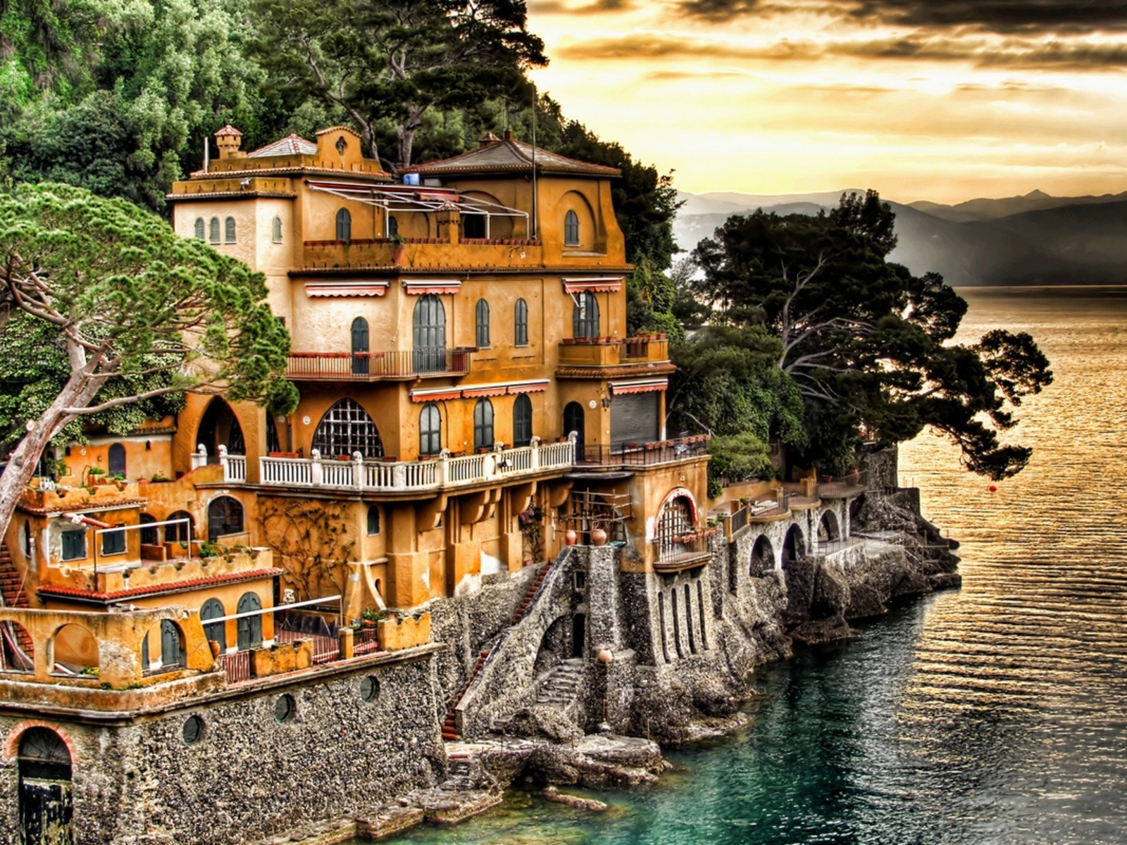 Old House In Genoa, Italy - Old House In Italy , HD Wallpaper & Backgrounds