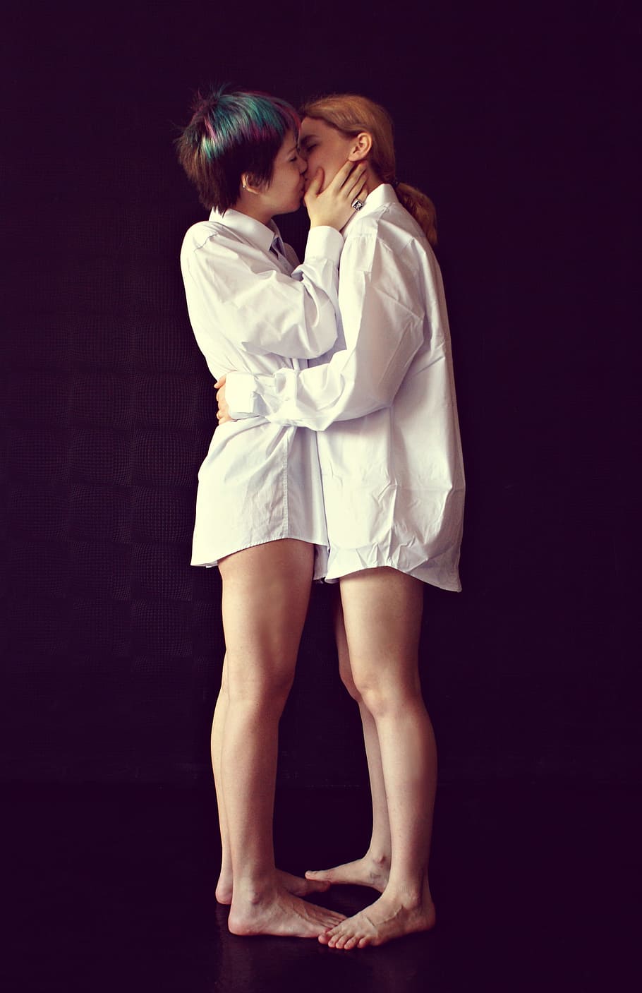 Two Kissing Women Wearing White Sport Shirts, Lgbt, - Girls Lgbt , HD Wallpaper & Backgrounds