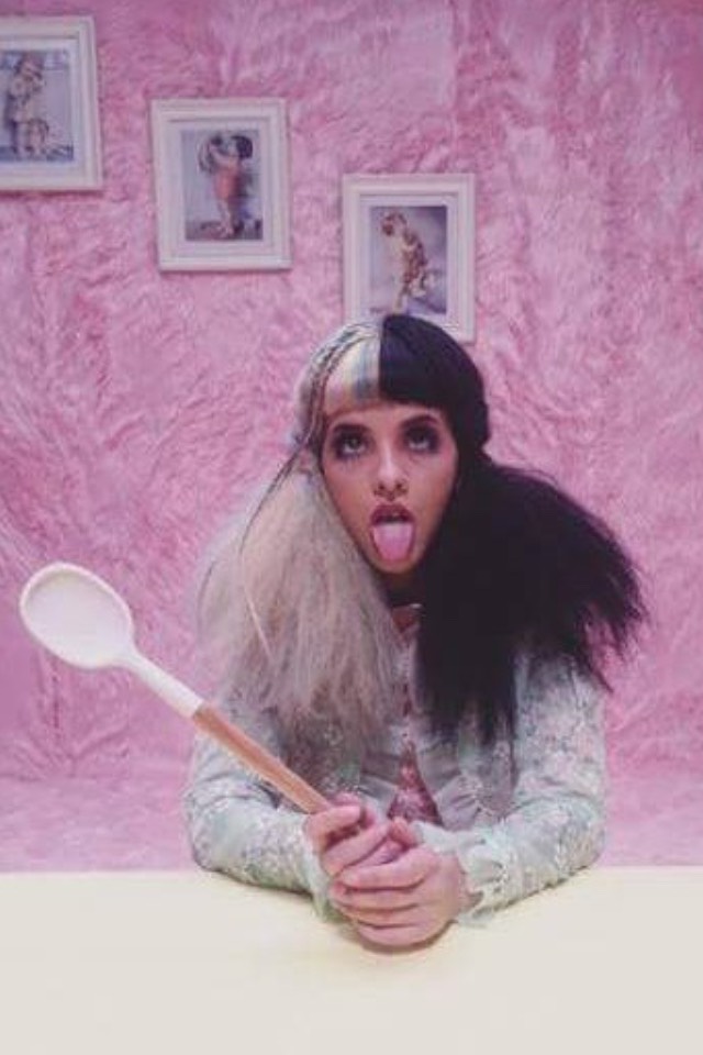 Melanie Martinez Pictures That You Can Use As A Wallpaper - Melanie Martinez Milk And Cookies , HD Wallpaper & Backgrounds