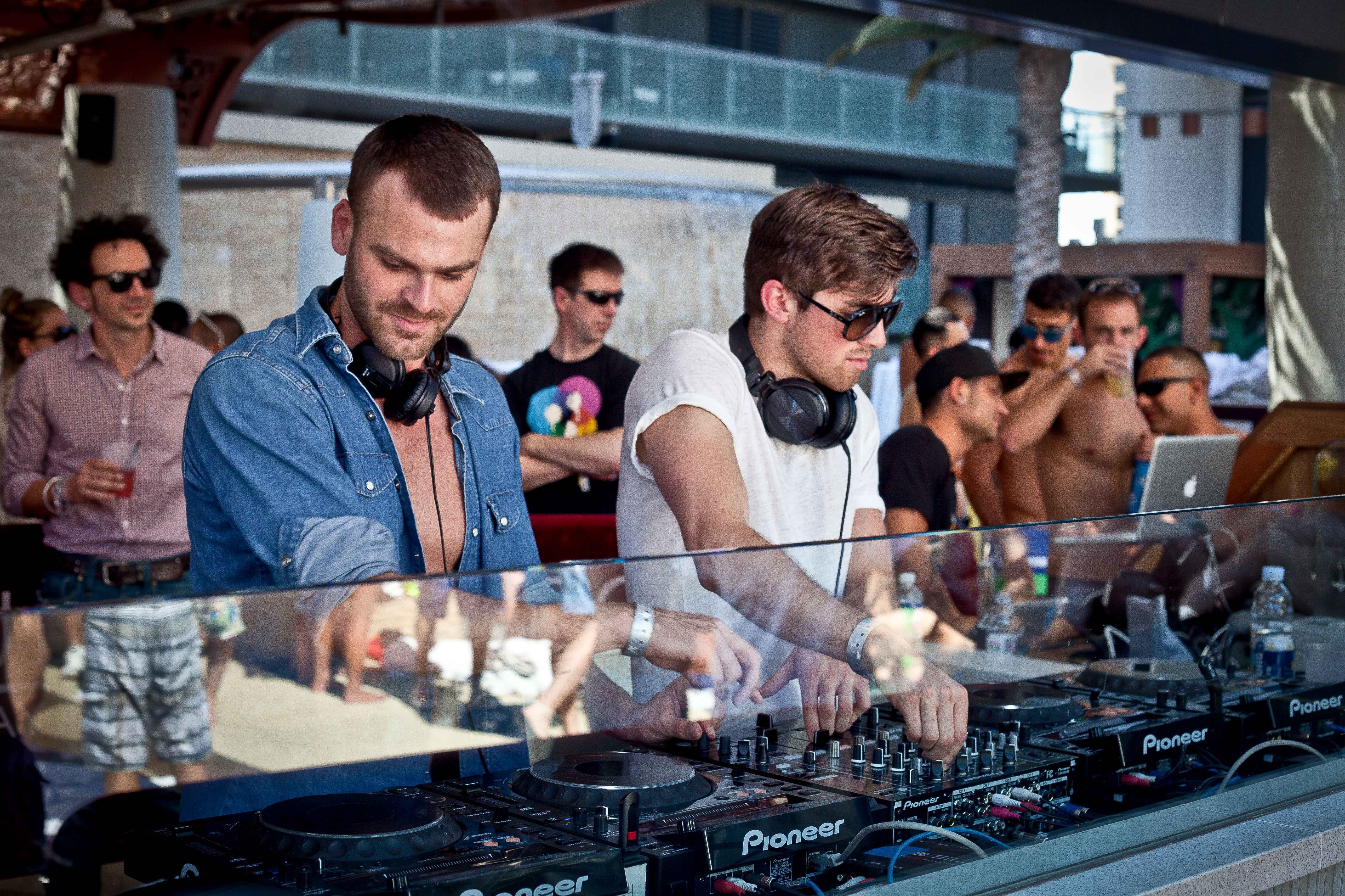 The Chainsmokers Wallpaper Hd Backgrounds Images - Chainsmokers 2013 , HD Wallpaper & Backgrounds
