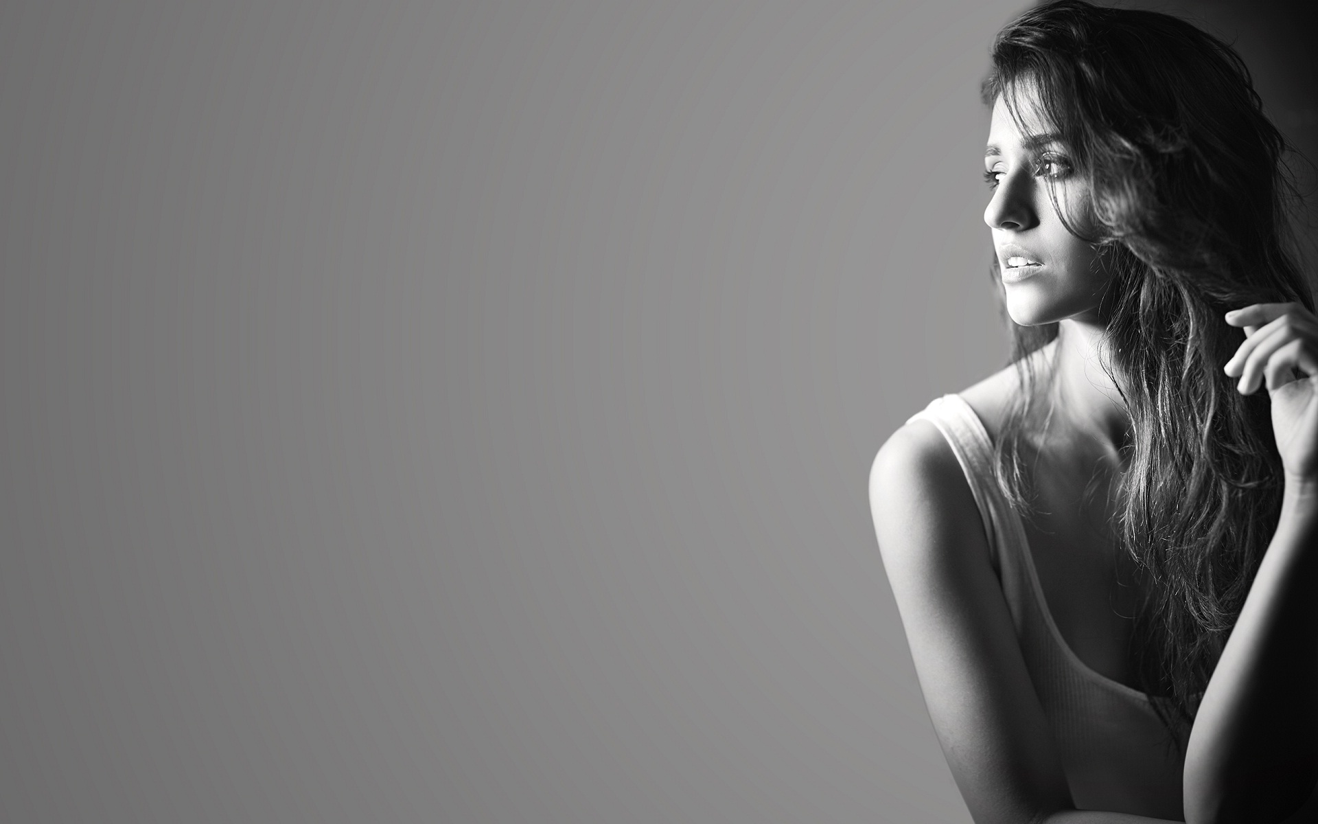 Actress Disha Patani Beautiful Bollywood Actress Monochrome - Disha Patani Wallpaper Mobile , HD Wallpaper & Backgrounds